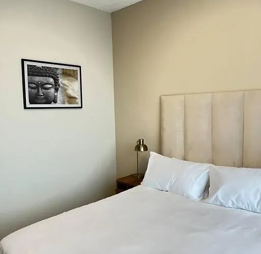 Tyrwhitt Apartment